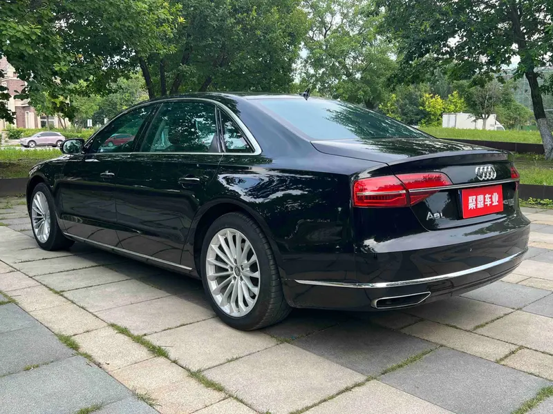 Audi A8 — фото 4