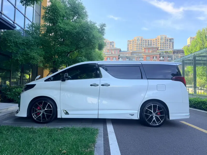 Toyota Alphard — фото 4