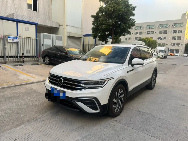 Volkswagen Tiguan L 330 TSI AT 2 WD