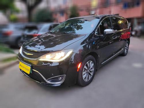 Chrysler Pacifica PHEV (Import)