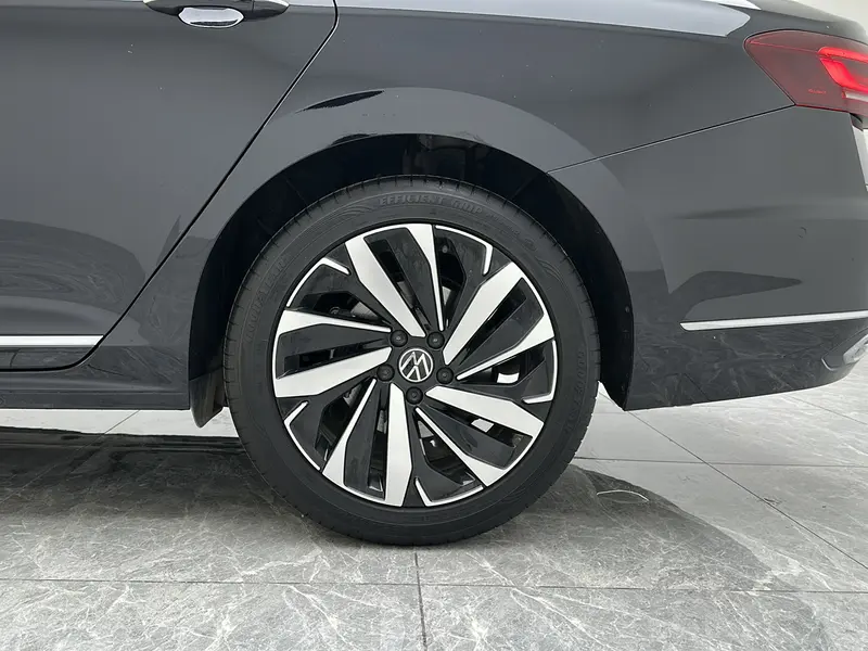 Volkswagen Passat — фото 11