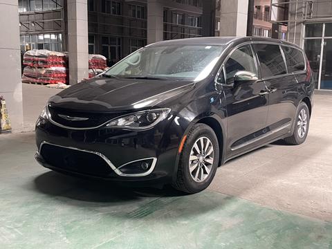 Chrysler Pacifica PHEV (Import)