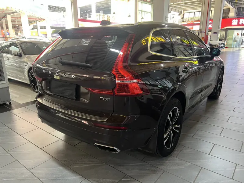 Volvo XC60 T5 полный привод смарт-плюс V — фото 4