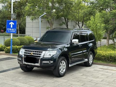 Mitsubishi Pajero (Import)