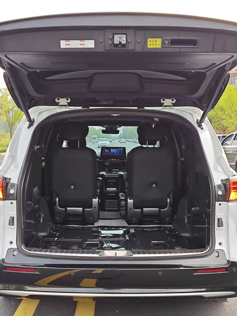 Toyota Sienna — фото 14