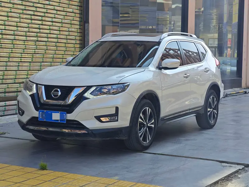 Nissan X-Trail 2.5 L CVT Luxury 4 WD