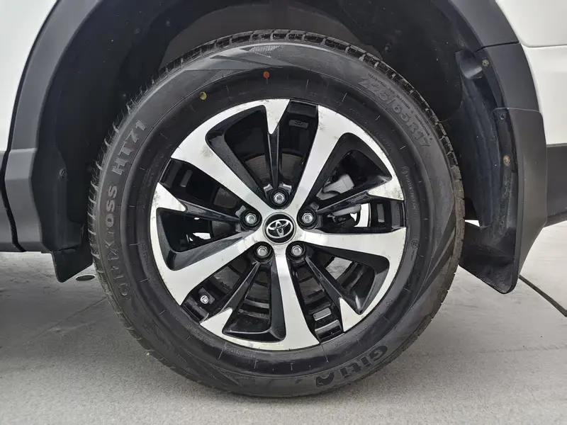 Toyota RAV4 — фото 11