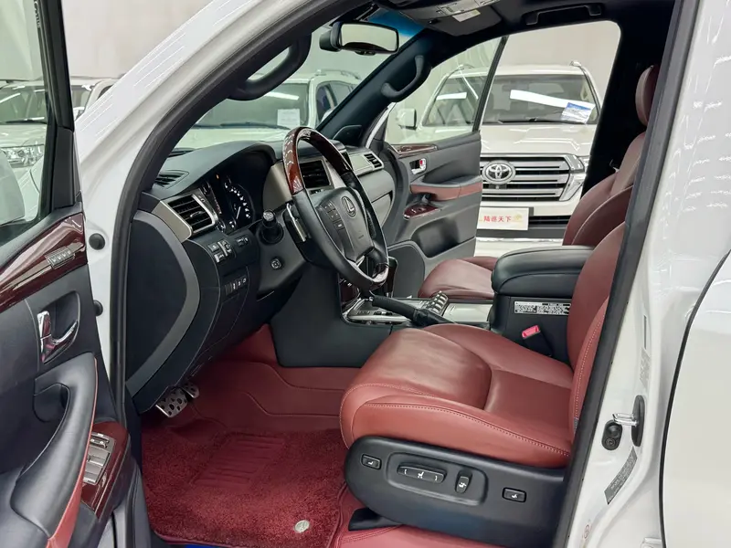 Lexus LX — фото 13