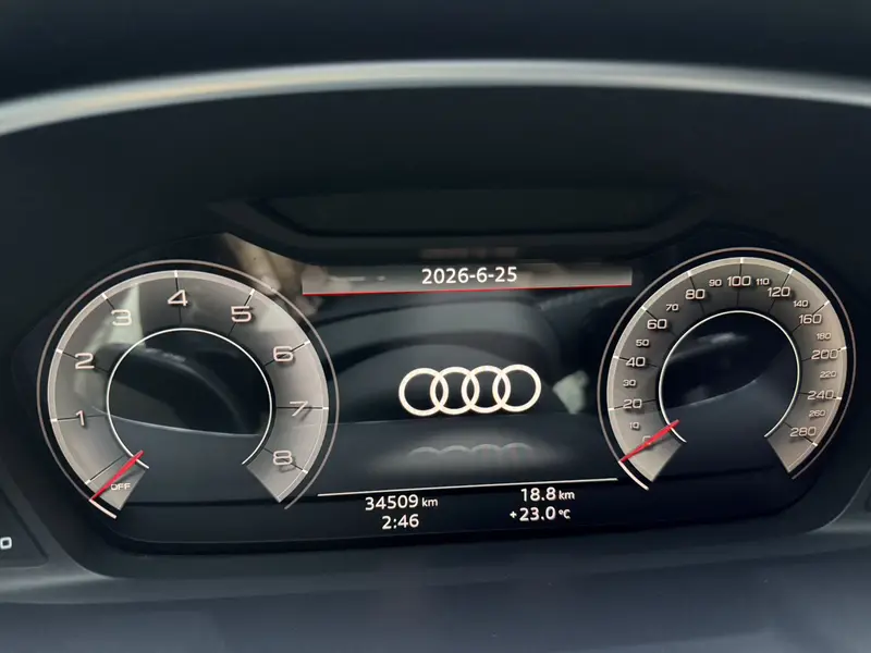 Audi Q3 — фото 11