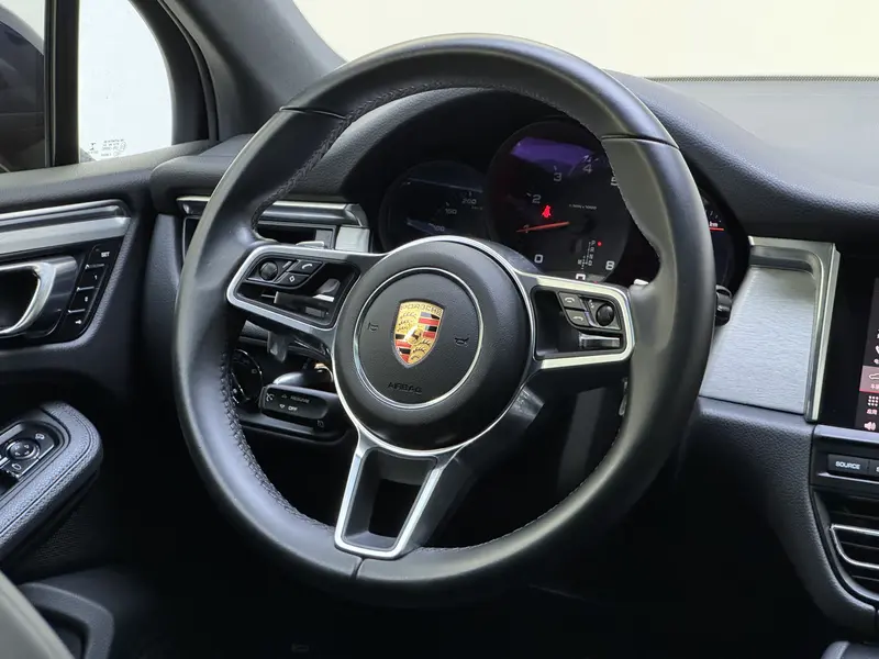 Porsche Macan — фото 16