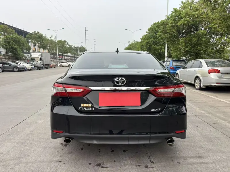 Toyota Camry — фото 5