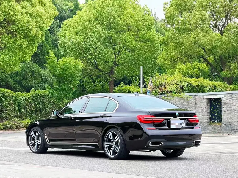 BMW 7 Series — фото 4