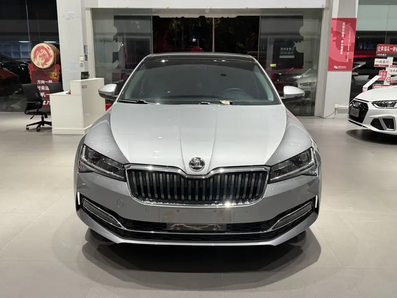Skoda Superb — фото 2