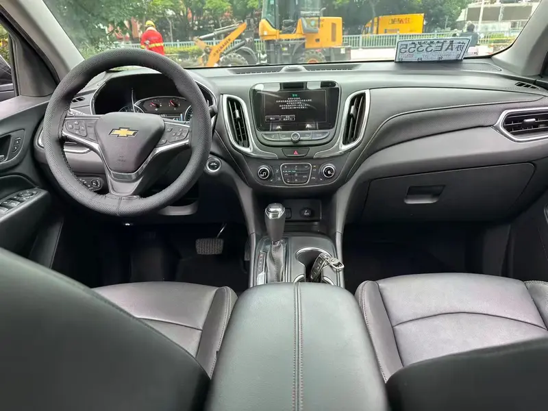 Chevrolet Equinox RS 550 T AT 4 WD — фото 4