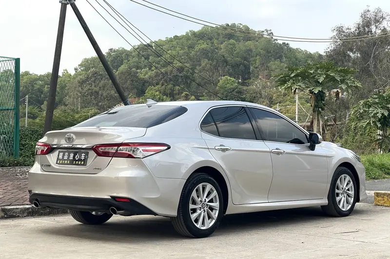 Toyota Camry — фото 7