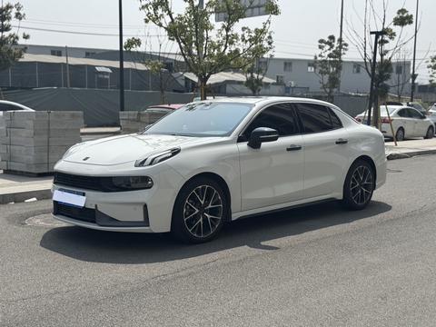 Lynk & Co 03