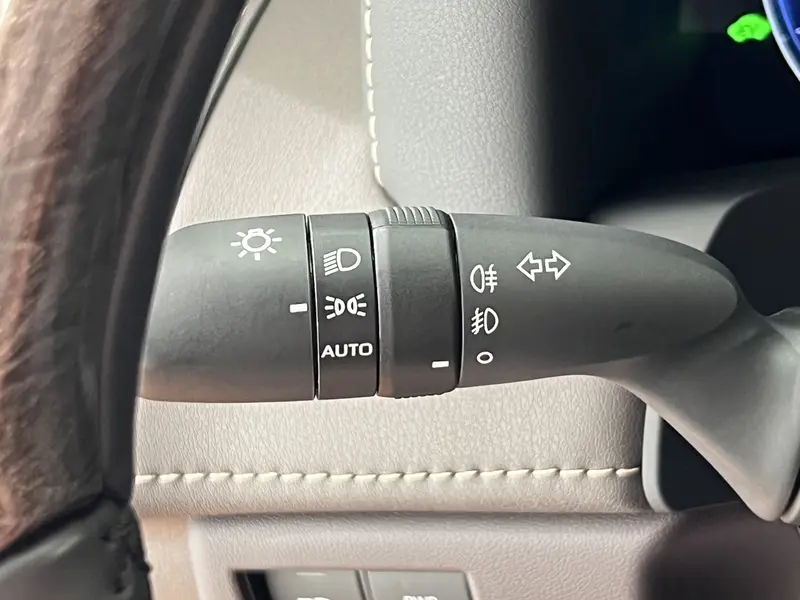 Toyota Alphard — фото 12