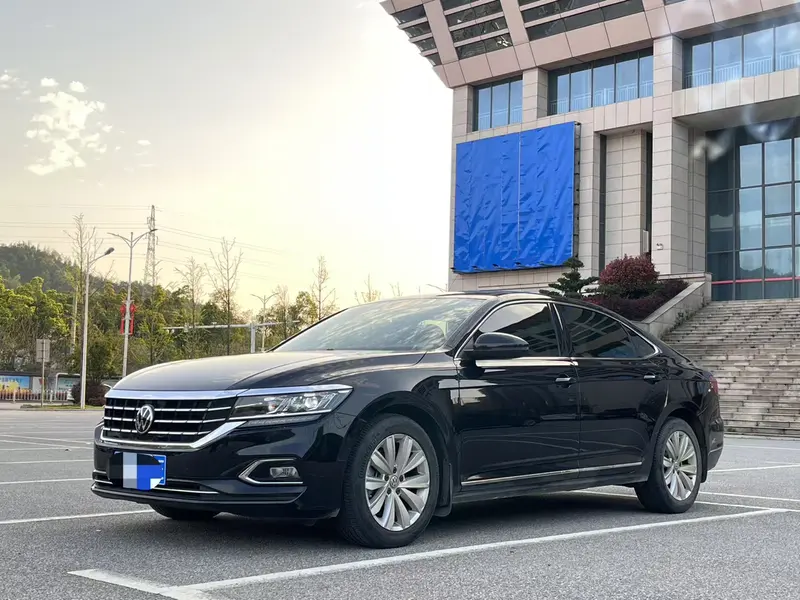 Volkswagen Passat — фото 1