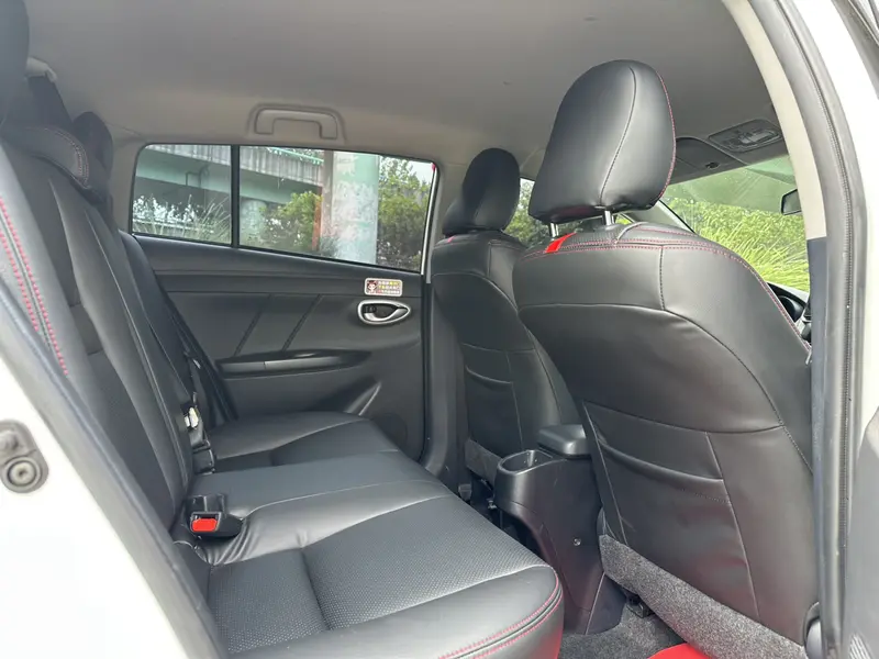 Toyota Yaris L — фото 11