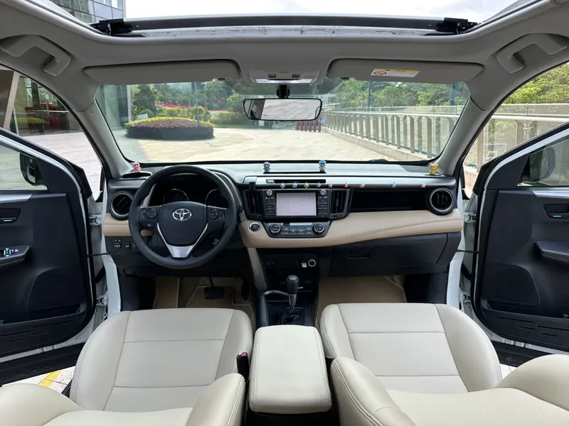 Toyota RAV4 — фото 9