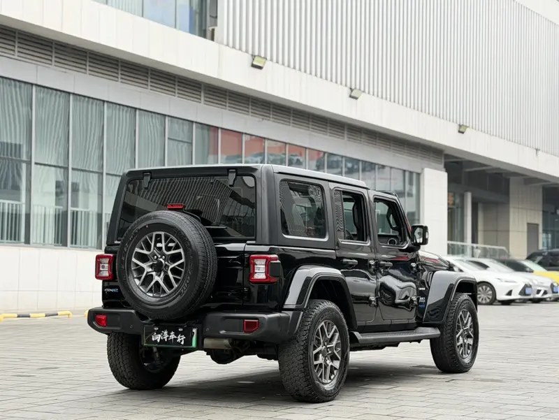 Jeep Wrangler — фото 7