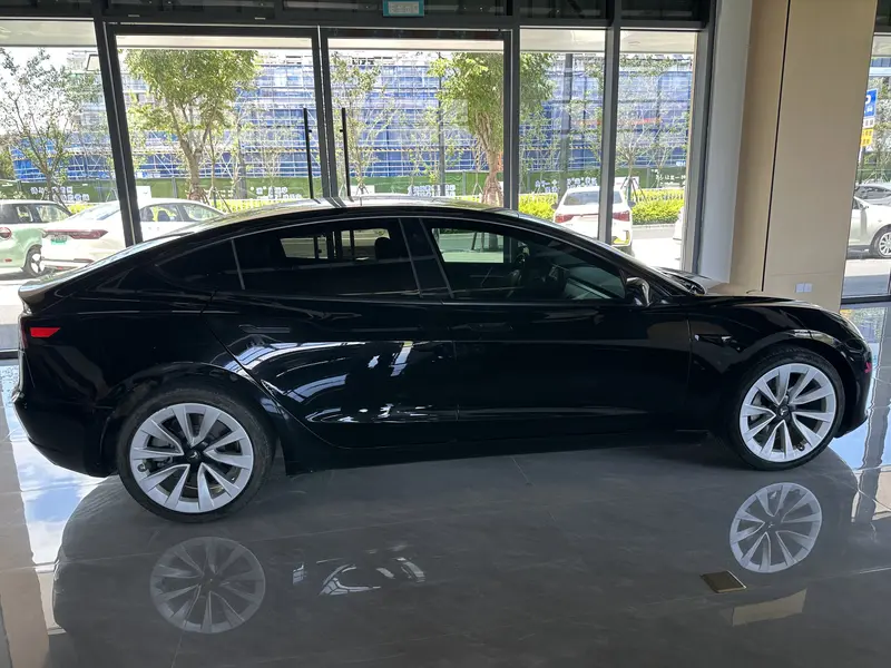 Tesla Model 3 — фото 6