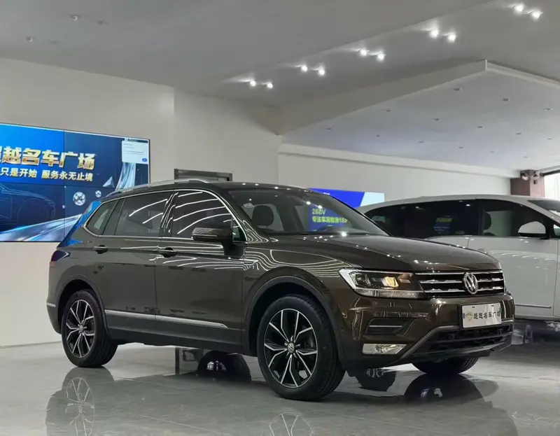 Volkswagen Tiguan L — фото 3