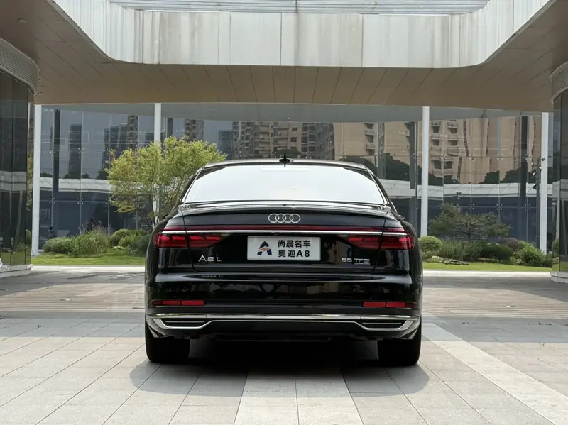 Audi A8 — фото 6
