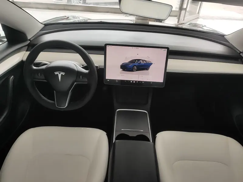 Tesla Model 3 задний привод — фото 4
