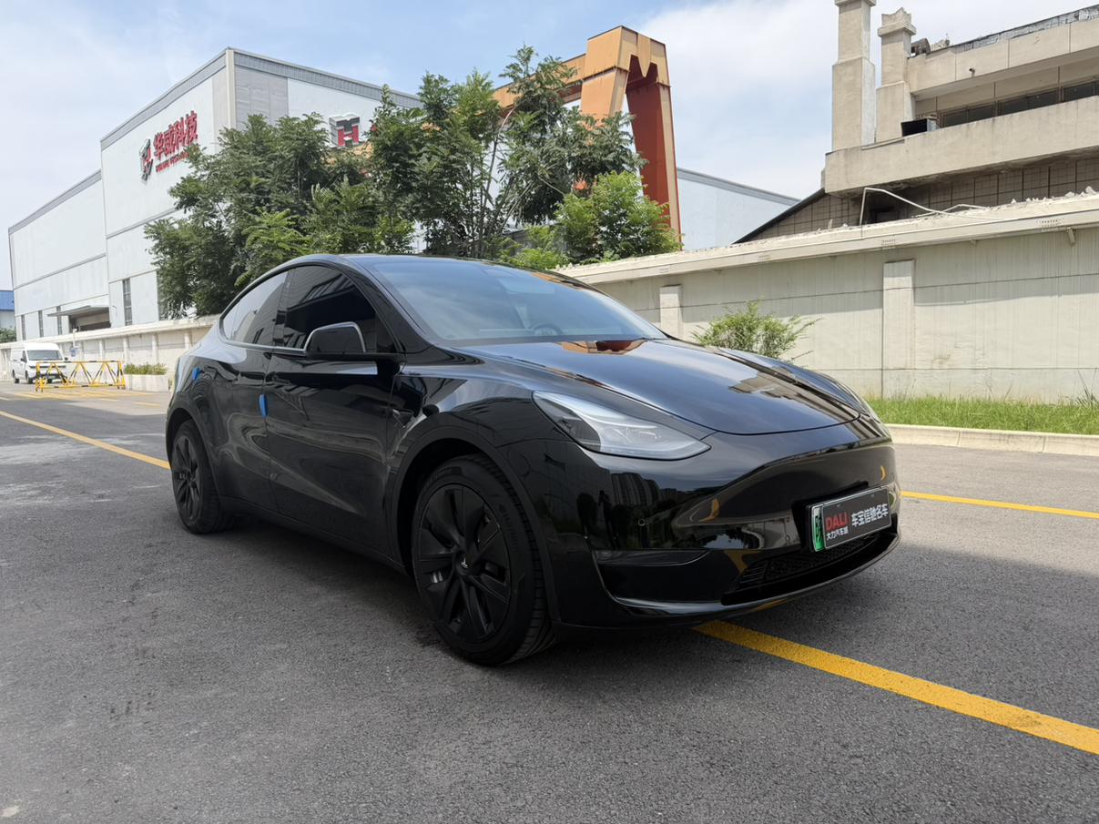 Tesla Model Y: фотография 3 из 21