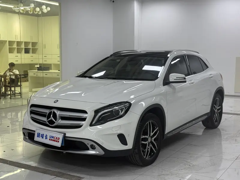 Mercedes-Benz GLA 200