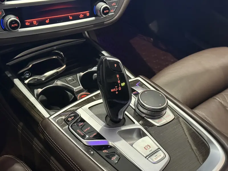 BMW 7 Series — фото 11