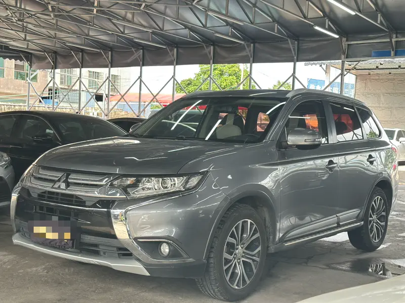 Mitsubishi Outlander — фото 1