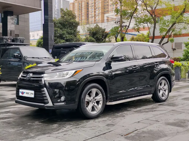 Toyota Highlander — фото 1