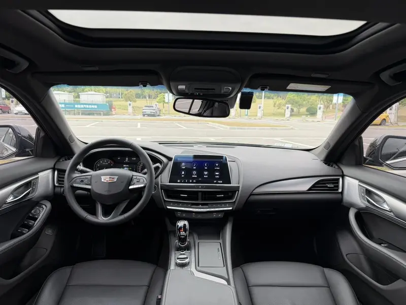 Cadillac CT5 — фото 8