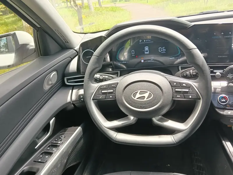 Hyundai Elantra — фото 10
