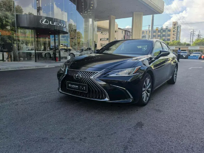Lexus ES 300h V