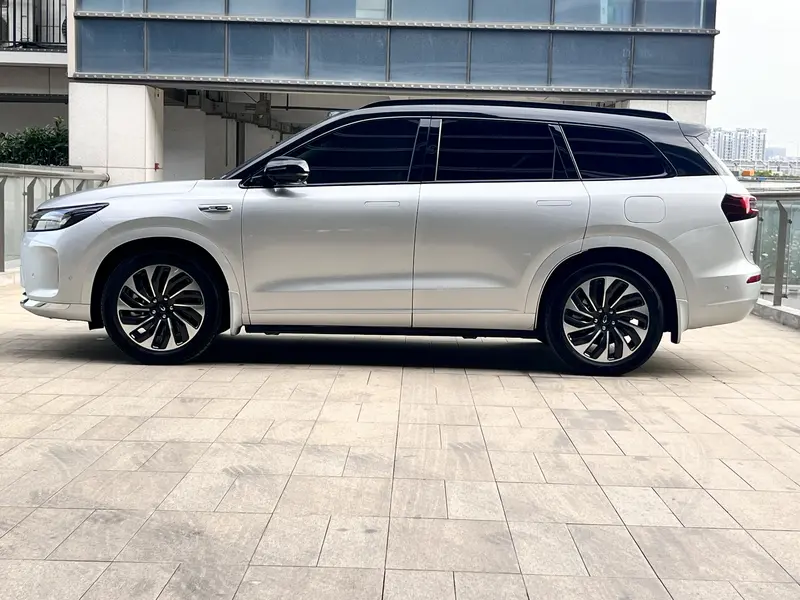AITO M 7 Max RWD — фото 3