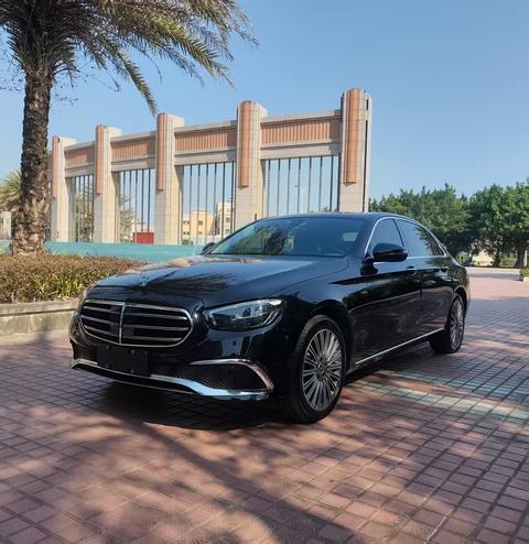 Mercedes-Benz E-Class - фото 1