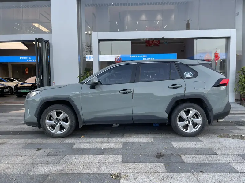 Toyota RAV4 — фото 2