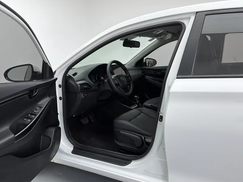 Hyundai Elantra — фото 17