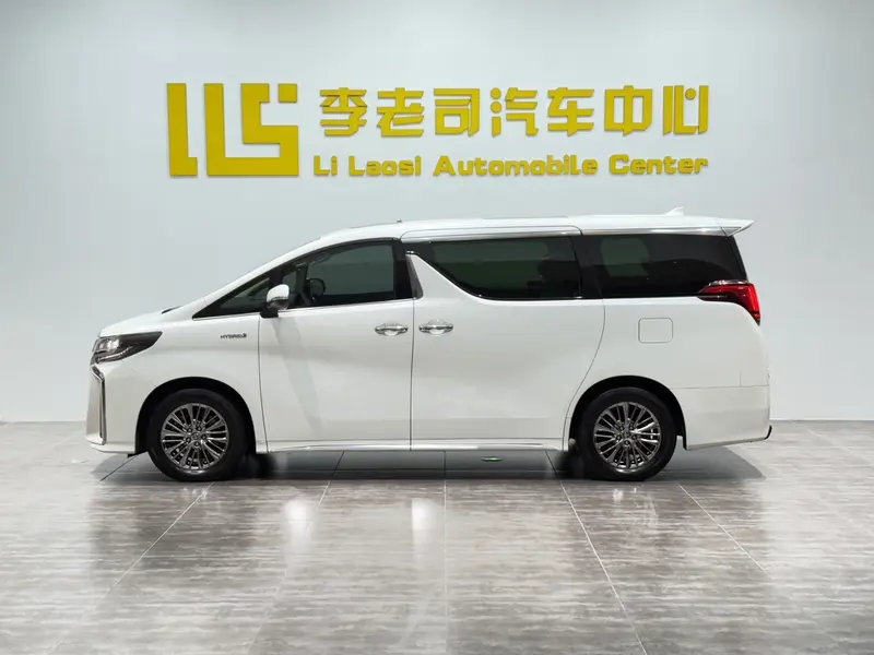 Toyota Alphard — фото 4
