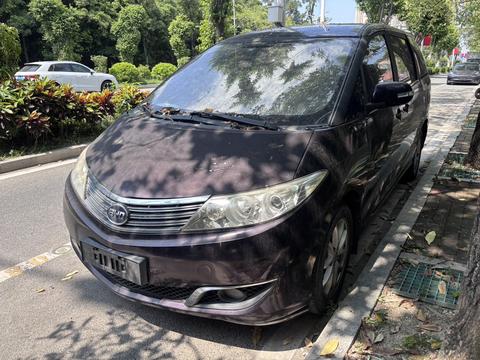 BYD M6