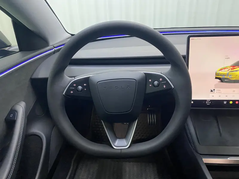 Tesla Model 3 — фото 16