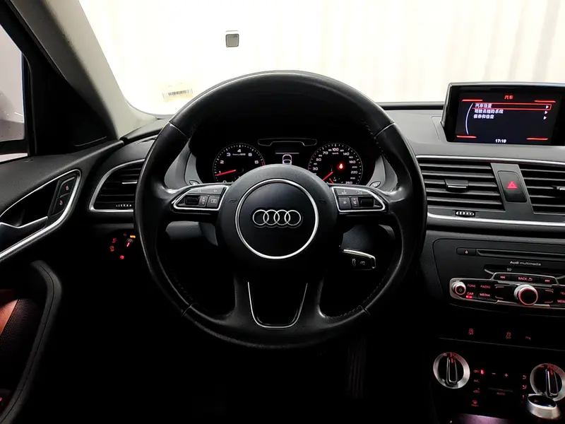 Audi Q3 30 TFSI — фото 16