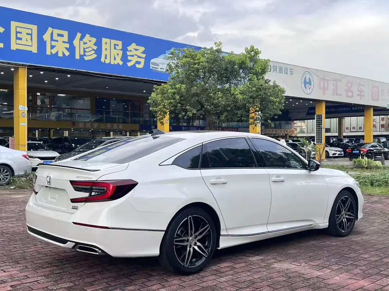 Honda Accord — фото 6