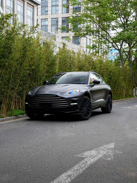 Aston Martin DBX
