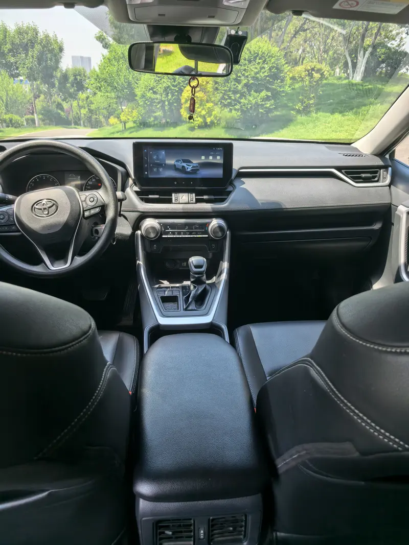 Toyota RAV4 — фото 6
