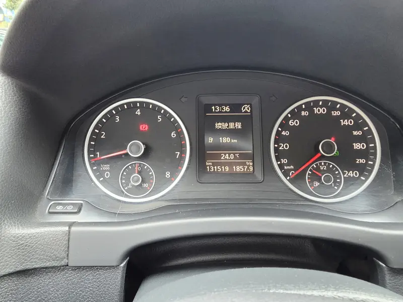 Volkswagen Tiguan — фото 9