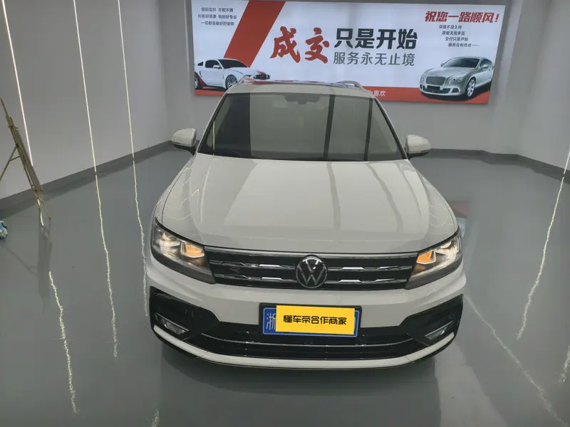 Volkswagen Tiguan L — фото 2